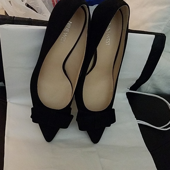 Nine West Black Suede Pumps  91/2M - Picture 5 of 8